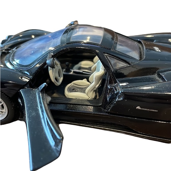 Pagani Zonda c12 1:24 scale model car by Motor Max Black - Picture 6 of 7